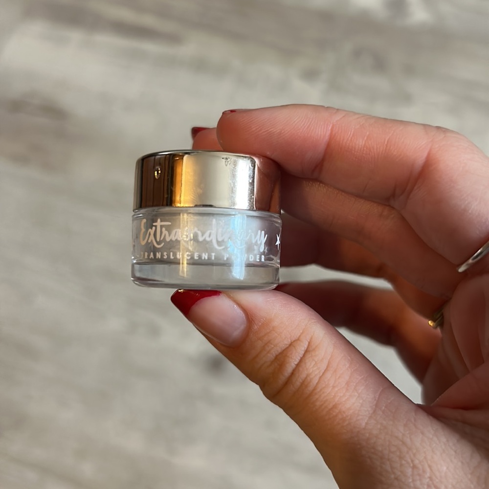 Extraordinary Translucent Powder - Picture 2 of 4